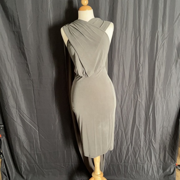 Green infinity dress. - Picture 4 of 10